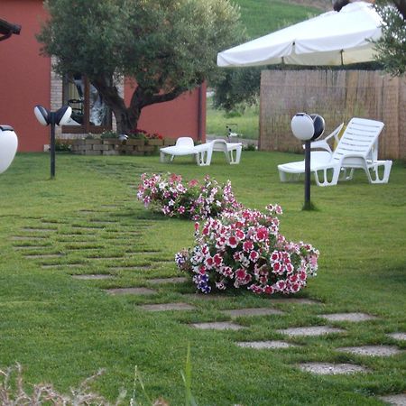 Agriturismo Il Borgo Degli Ulivi ロゼート・デッリ・アブルッツィ エクステリア 写真
