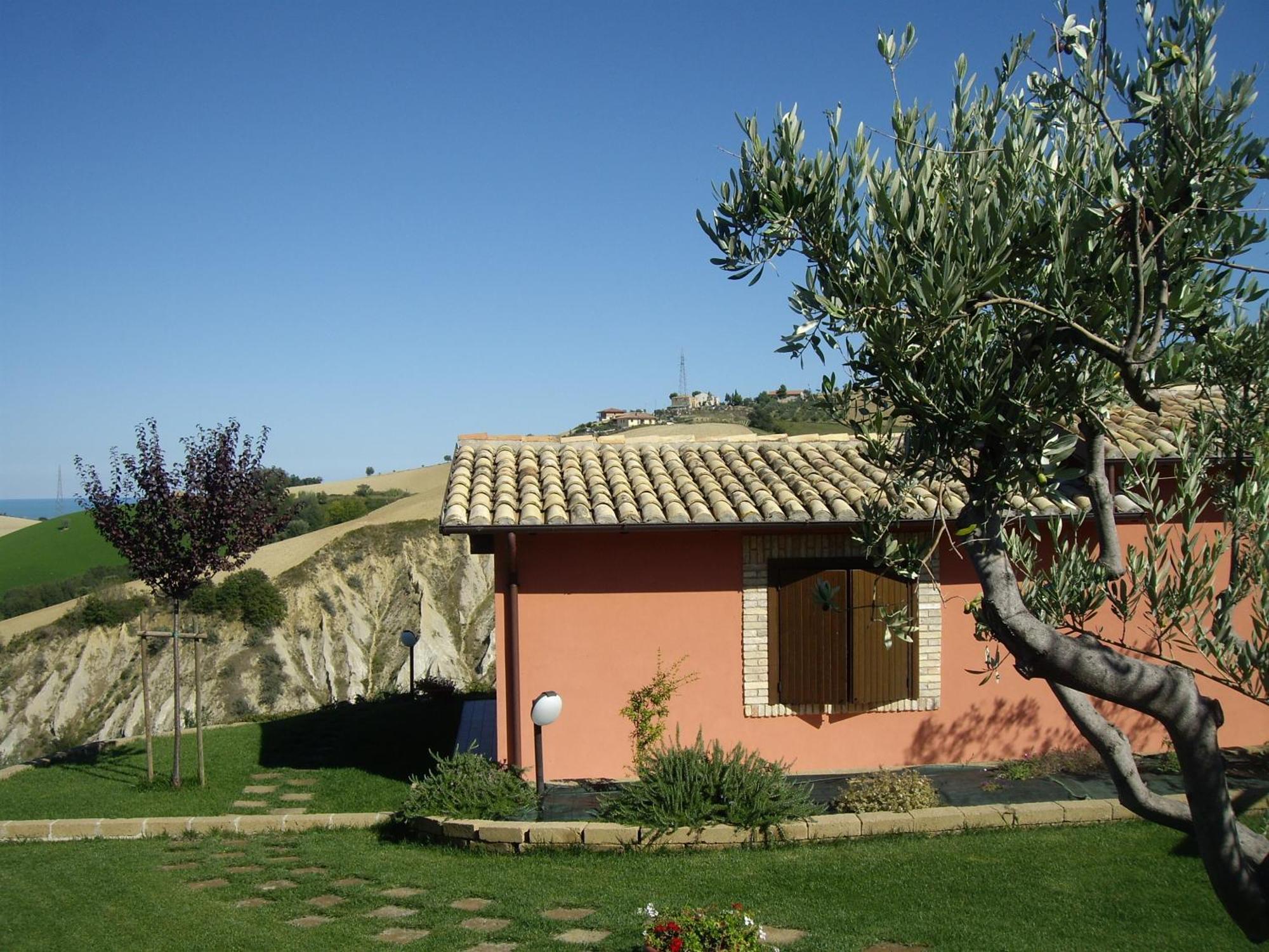 Agriturismo Il Borgo Degli Ulivi ロゼート・デッリ・アブルッツィ エクステリア 写真