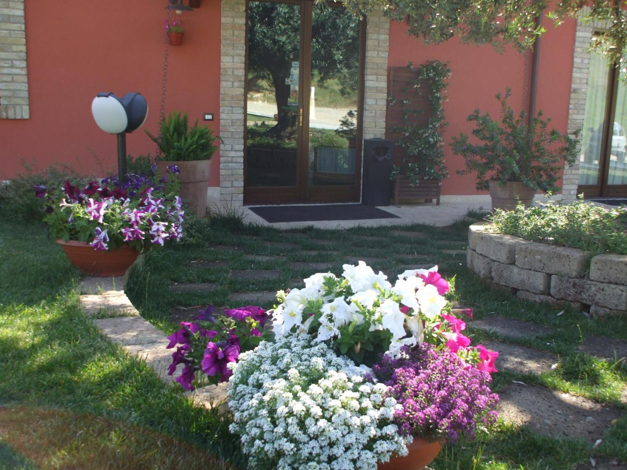 Agriturismo Il Borgo Degli Ulivi ロゼート・デッリ・アブルッツィ エクステリア 写真